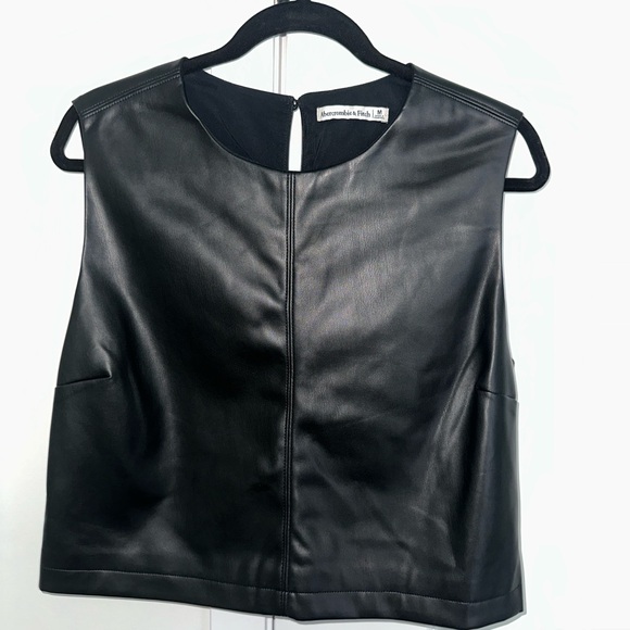 🖤 Abercrombie & Fitch Faux Leather Sleeveless Top – Size M - Picture 2 of 3